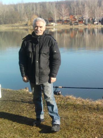 Miklos, 71 éves tatai társkereső férfi profil fotója Miklos, 71 éves tatai társkereső férfi profil fotója