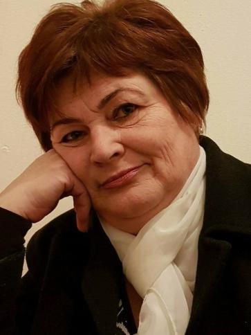 Julia, 60 éves abonyi társkereső nő profil fotója