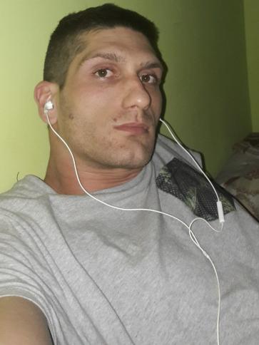 Laszlo, 36 éves kistarcsai társkereső férfi profil fotója Laszlo, 36 éves kistarcsai társkereső férfi profil fotója