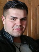 Sziasztok! Miki vagyok. Online rakamazi randizni vágyó nők kattinsatok a kedvenc gombra.