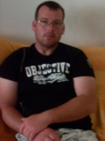 Tamás, 36 éves kisbéri társkereső férfi profil fotója Tamás, 36 éves kisbéri társkereső férfi profil fotója