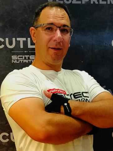Viktor, 48 éves balatonfüredi társkereső férfi profil fotója