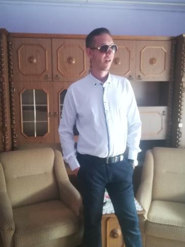 Péer, 31 éves demjéni társkereső férfi profil fotója