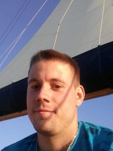 Feri, 29 éves ladánybenei társkereső férfi profil fotója