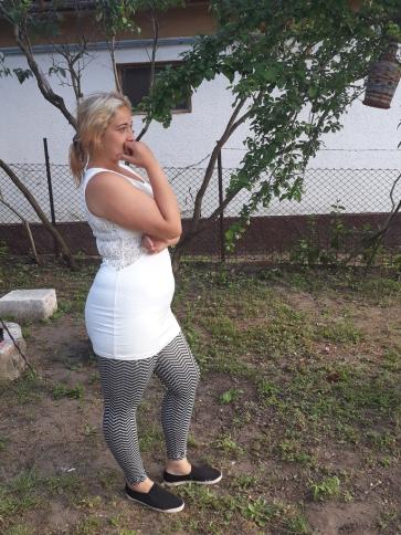 Szandi, 29 éves tápiószelei társkereső nő profil fotója