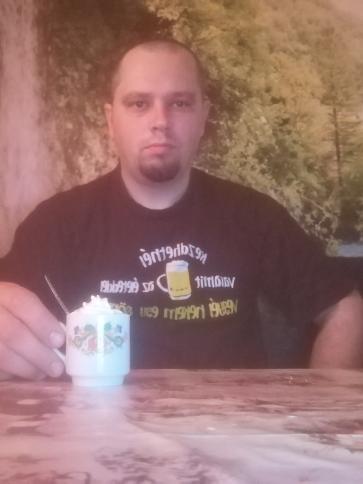 András, 37 éves tiszaföldvári társkereső férfi profil fotója