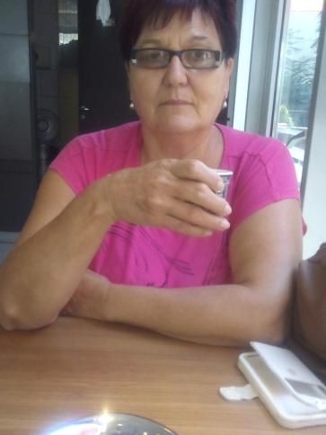 Mária, 69 éves esztergomi társkereső nő profil fotója Mária, 69 éves esztergomi társkereső nő profil fotója