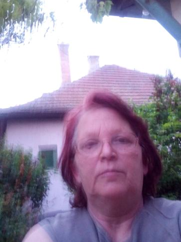 Piroska, 63 éves sződi társkereső nő profil fotója