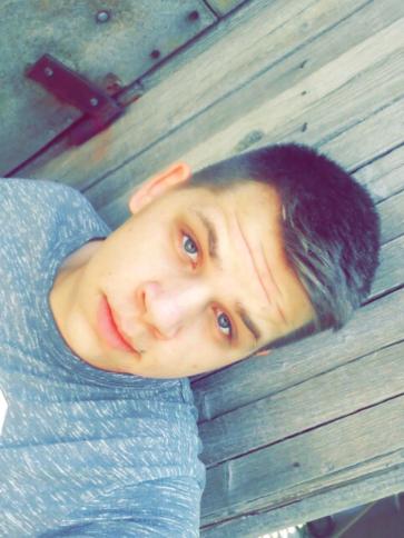 Ákos, 27 éves kiskunhalasi társkereső férfi profil fotója