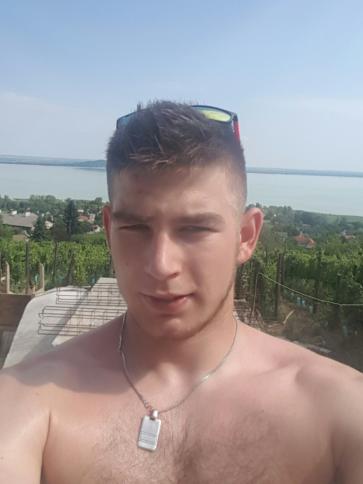 Attila, 29 éves püspökladányi társkereső férfi profil fotója
