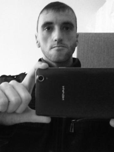 Laci, 39 éves nagyhalászi társkereső férfi profil fotója