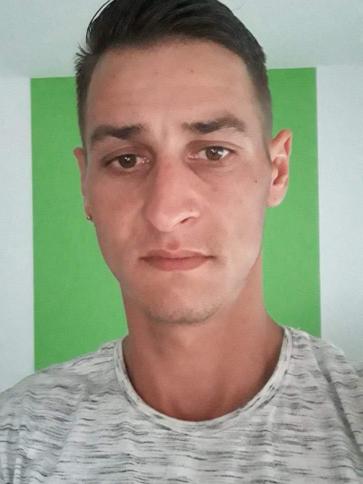 Daniel, 35 éves balatonalmádi társkereső férfi profil fotója Daniel, 35 éves balatonalmádi társkereső férfi profil fotója