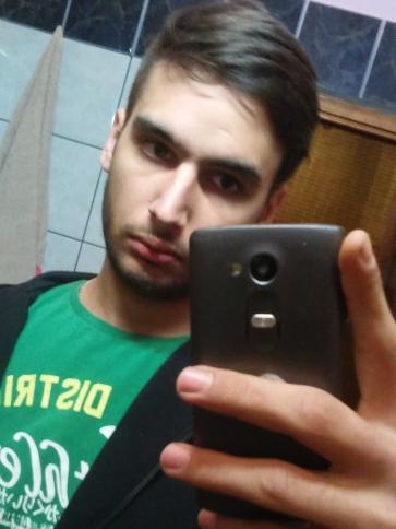Krisztián, 26 éves kéthelyi társkereső férfi profil fotója