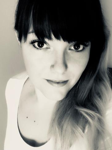 Eti, 39 éves dunavecsei társkereső nő profil fotója