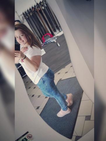 Beáta, 28 éves kiskőrösi társkereső nő profil fotója Beáta, 28 éves kiskőrösi társkereső nő profil fotója