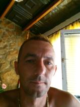 Sziasztok! Gábor vagyok. Komoly igali párkereső nők jelentkezését várom.