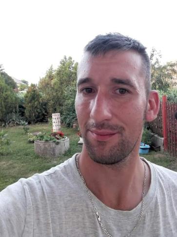 János, 39 éves pócspetri társkereső férfi profil fotója