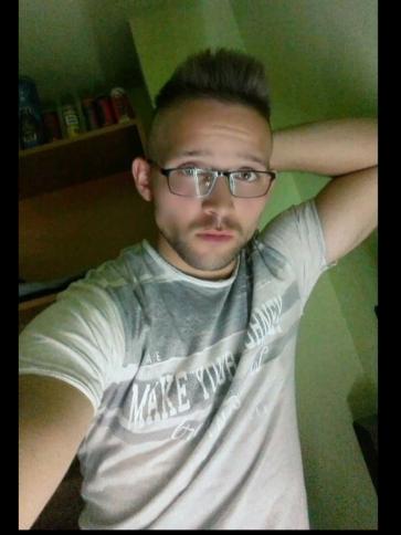 Attila, 28 éves perkátai társkereső férfi profil fotója