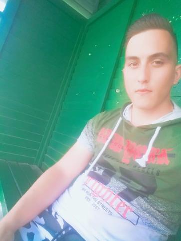 Dávid, 25 éves mezőkövesdi társkereső férfi profil fotója Dávid, 25 éves mezőkövesdi társkereső férfi profil fotója