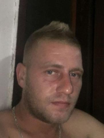 Roland, 34 éves bezenyei társkereső férfi profil fotója