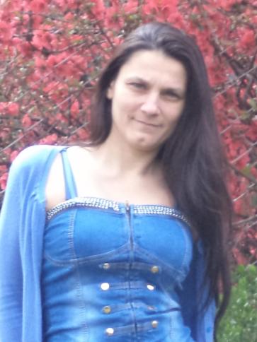 Kata, 43 éves komáromi társkereső nő profil fotója