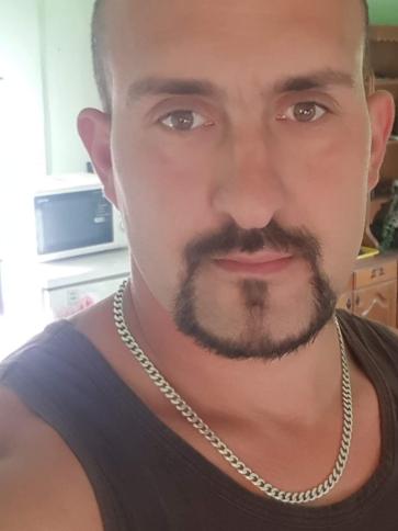 Mihály, 42 éves kunpeszéri társkereső férfi profil fotója