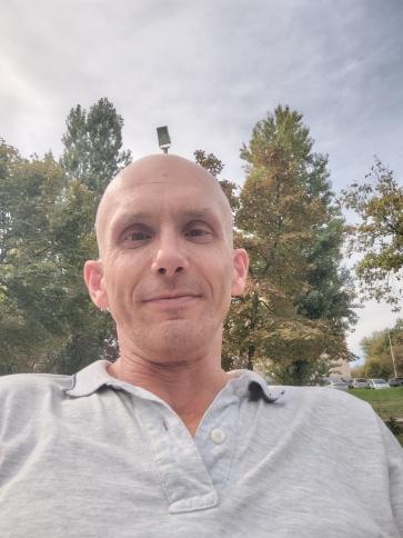 Zoli, 47 éves Budapest III. kerületi társkereső férfi profil fotója Zoli, 47 éves Budapest III. kerületi társkereső férfi profil fotója