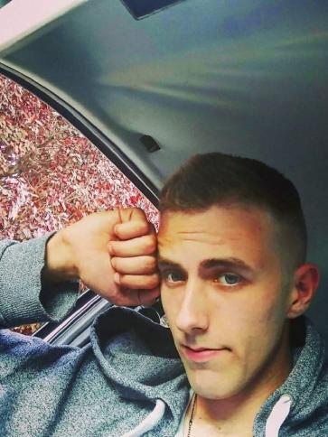 Dávid, 32 éves százhalombattai társkereső férfi profil fotója