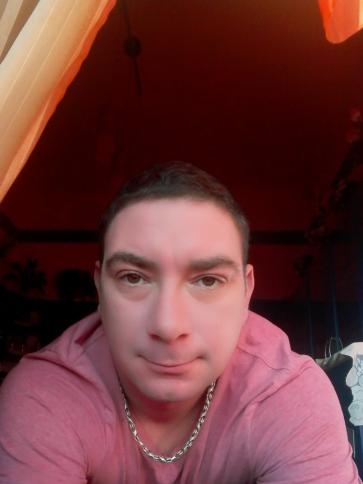 Viktor, 41 éves aszódi társkereső férfi profil fotója Viktor, 41 éves aszódi társkereső férfi profil fotója