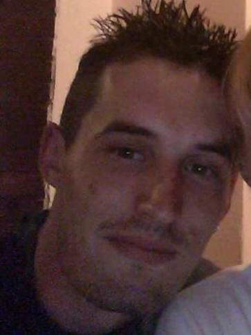 Péter, 31 éves alsópetényi társkereső férfi profil fotója