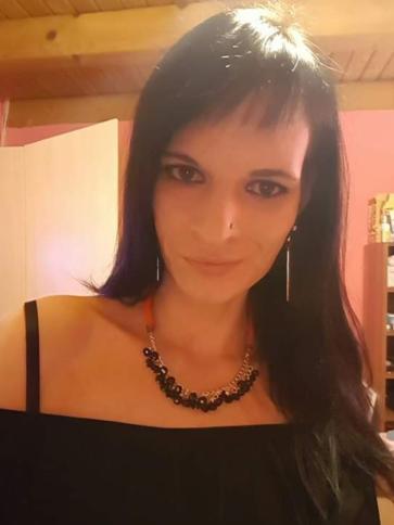 Ivett, 34 éves váli társkereső nő profil fotója