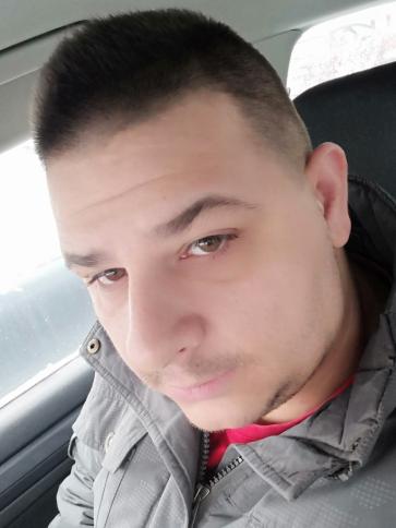 Dávid, 32 éves tatai társkereső férfi profil fotója