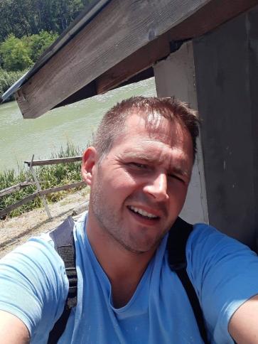 Károly, 45 éves karcagi társkereső férfi profil fotója