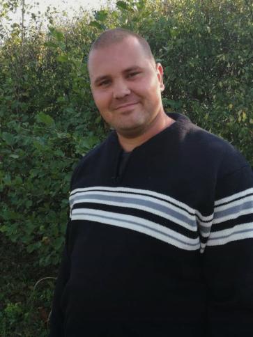 Bence, 29 éves dencsházai társkereső férfi profil fotója