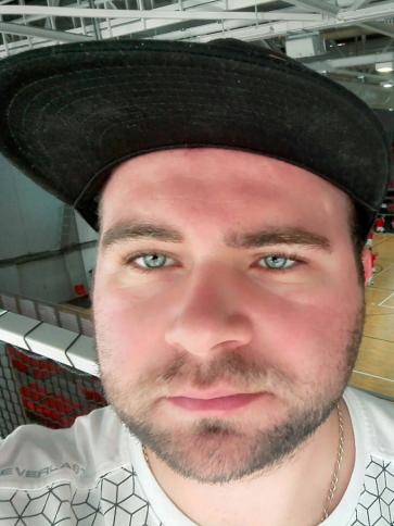 Laci, 36 éves váci társkereső férfi profil fotója