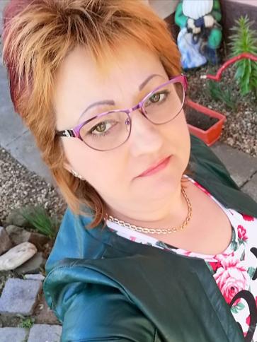 Katalin, 57 éves eleki társkereső nő profil fotója