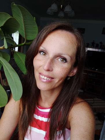 Veronika, 40 éves esztergomi társkereső nő profil fotója Veronika, 40 éves esztergomi társkereső nő profil fotója