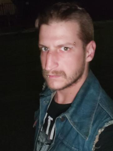 Imi, 29 éves sarkadi társkereső férfi profil fotója