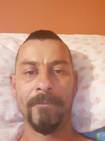 Viktor, 44 éves csokvaományi társkereső férfi profil fotója