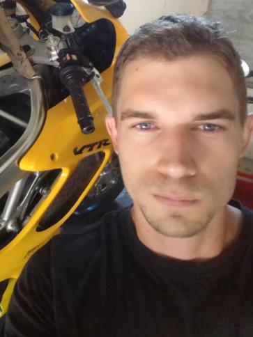 Zolika, 34 éves tiszaföldvári társkereső férfi profil fotója Zolika, 34 éves tiszaföldvári társkereső férfi profil fotója