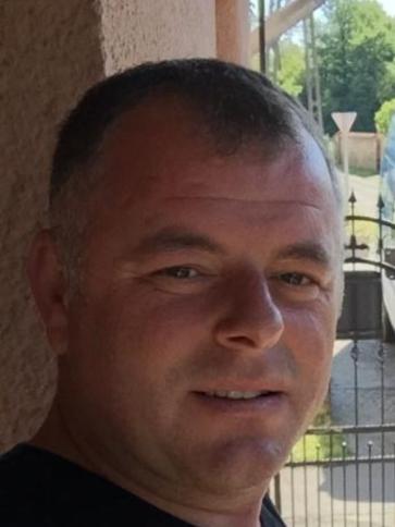 Attila, 43 éves barcsi társkereső férfi profil fotója