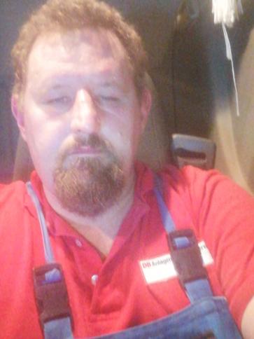 Zsolt, 44 éves jászszentandrási társkereső férfi profil fotója