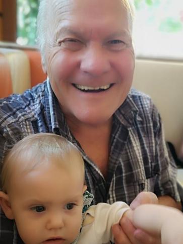 József, 75 éves almásfüzitői társkereső férfi profil fotója