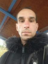 Sziasztok! Attila vagyok. Komoly kesznyéteni párkereső nők jelentkezését várom.