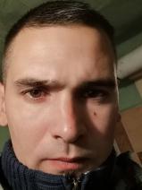 Sziasztok! Róbert vagyok. Fiatal nagyatádi párkereső lányokkal chatelnék.