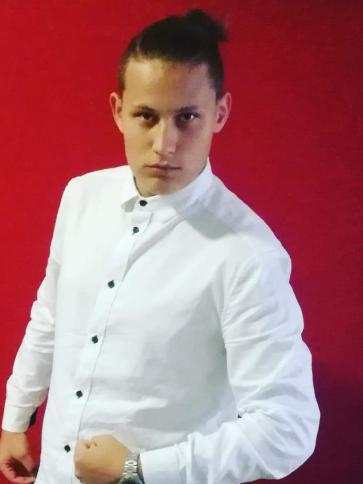Zoli, 25 éves zombai társkereső férfi profil fotója