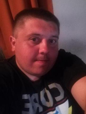 Attila, 32 éves encsi társkereső férfi profil fotója