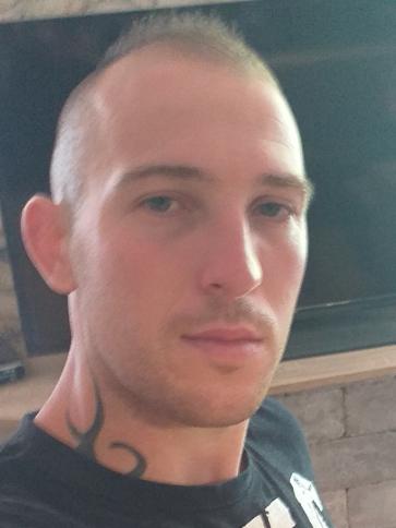 István, 33 éves sárkeresztúri társkereső férfi profil fotója