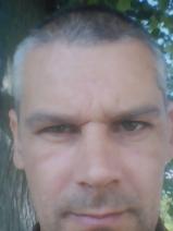 Sziasztok! Balázs vagyok. Komoly alsóbogáti párkereső nők jelentkezését várom.