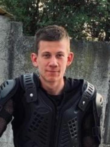 Péter, 28 éves vámosújfalui társkereső férfi profil fotója
